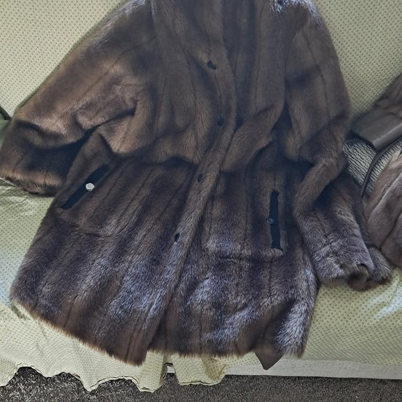 Vintage  fur coats - Picture 3 of 6